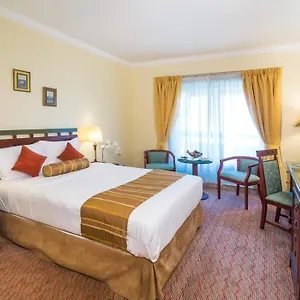 4* Отель Holiday International